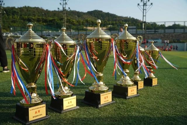 斯诺克世锦赛：丁俊晖晋级16强 将与赵心童上演“中国德比”