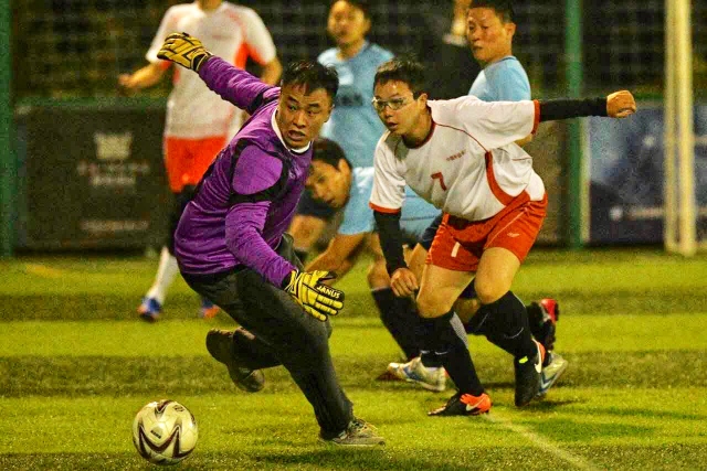 诺伊尔肋骨受伤，下周欧冠拜仁对阵巴黎出战成疑